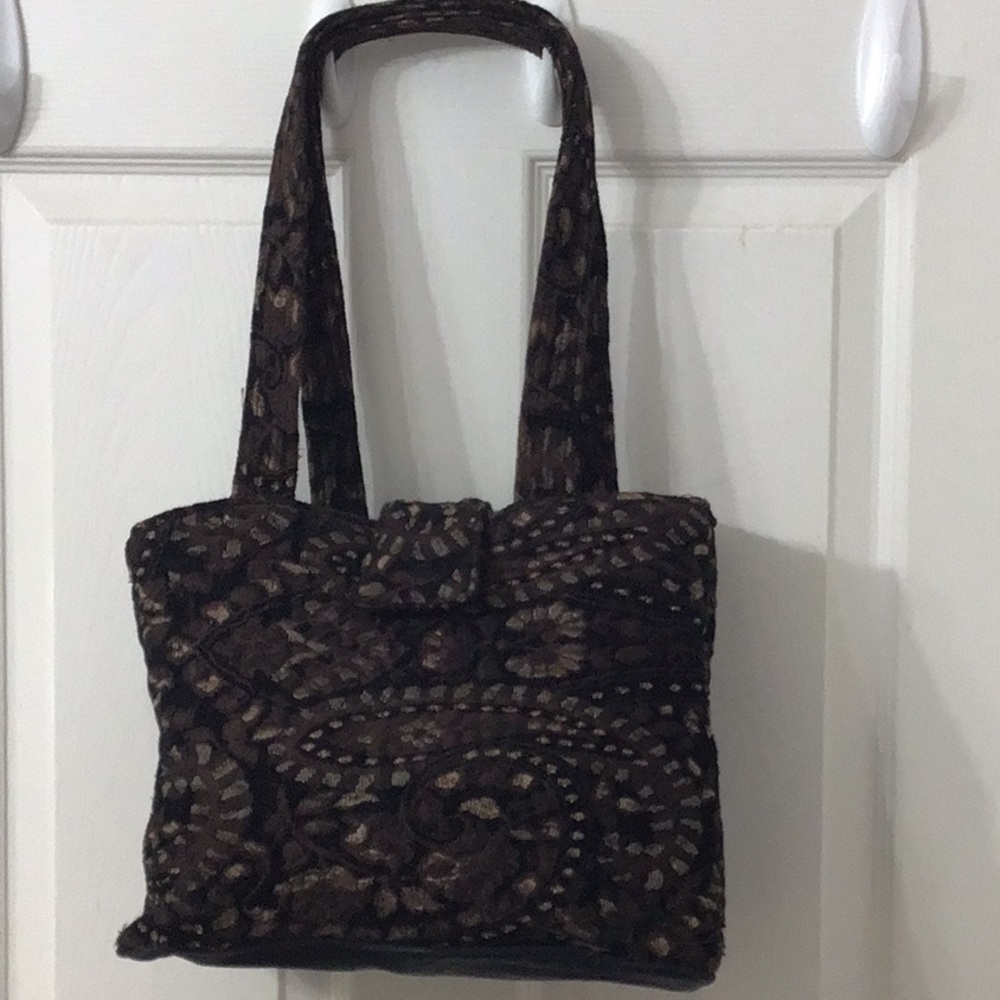 “Donna Sharp” Fabric & Quilted Tote Bag w/ Large Cavity & Central Zipper.